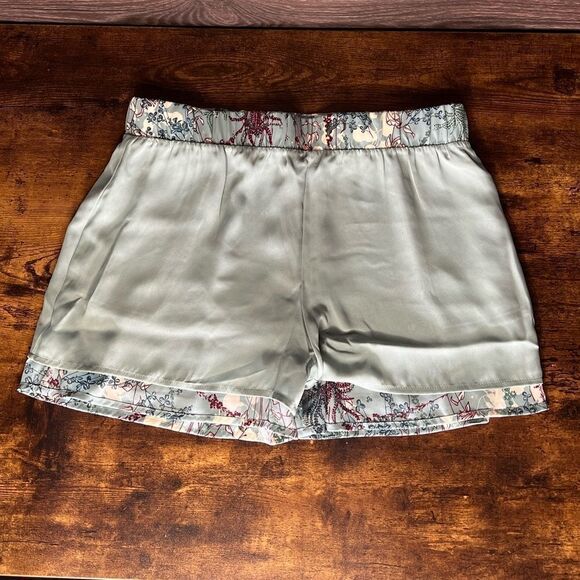 REVOLVE Krisa Lightweight Summer Shorts in Blue with Floral Print. Medium. NWT! - Picture 6 of 16